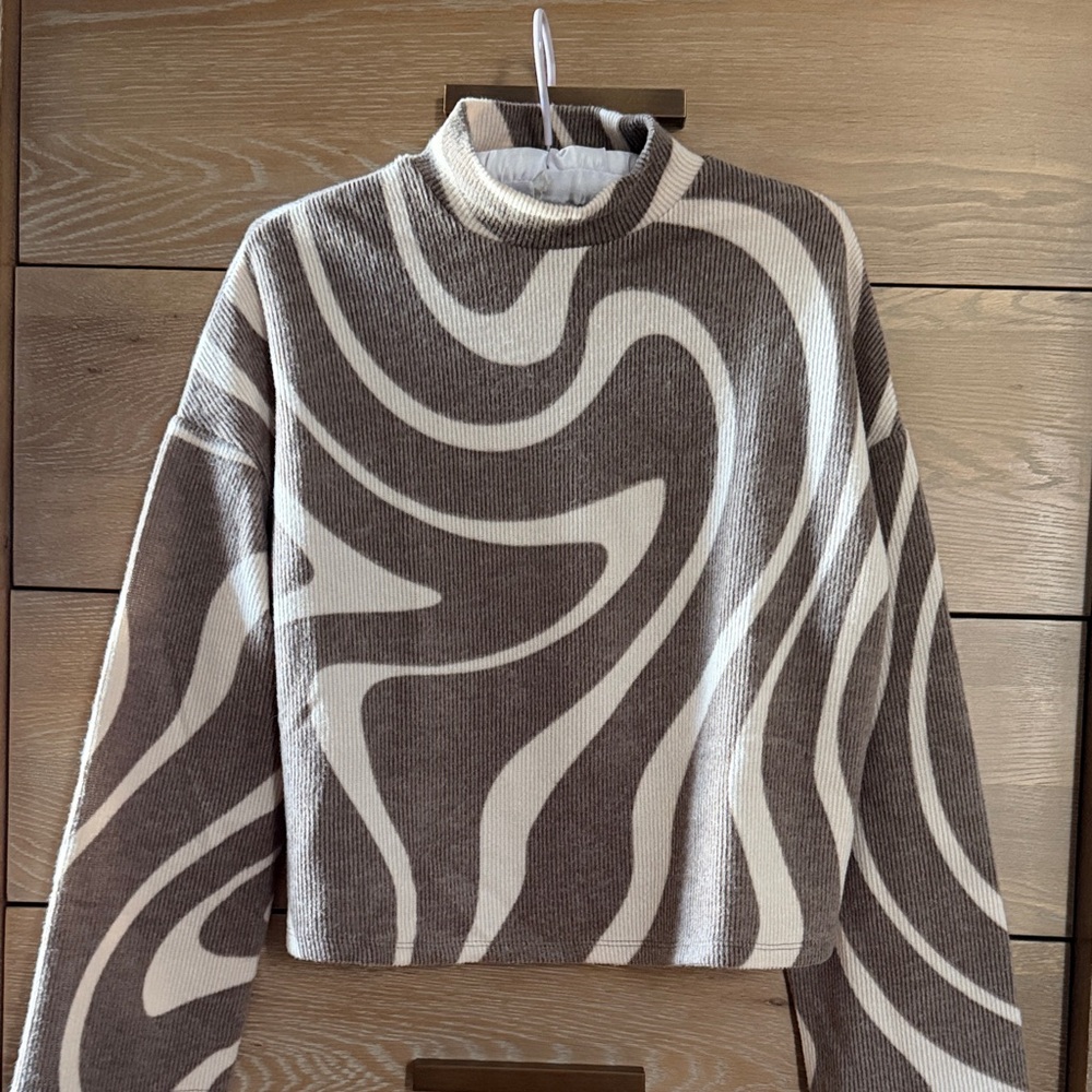 NWOT Women's Brown and Cream Sweater